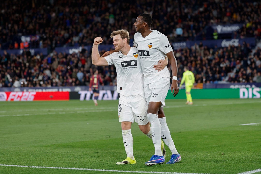 Ramazani y Sadiq impulsan al Valencia y hunden al Levante Ramazani y Sadiq impulsan al Valencia y hunden al Levante