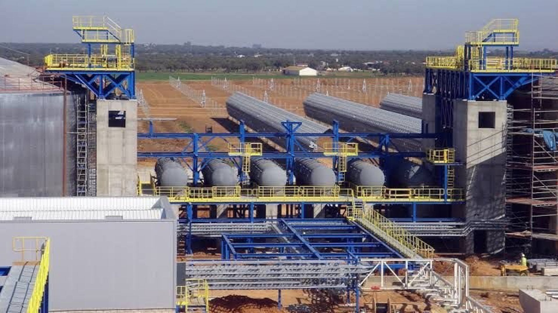 Sofocado un incendio en la planta termosolar de Torre de Miguel Sesmero Sofocado un incendio en la planta termosolar de Torre de Miguel Sesmero