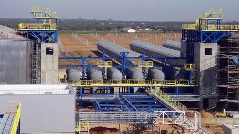 Sofocado un incendio en la planta termosolar de Torre de Miguel Sesmero Sofocado un incendio en la planta termosolar de Torre de Miguel Sesmero