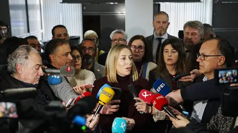 Guardiola se mete en un jardín a cuenta del feminismo y de Vox y recula tras el tirón de orejas de su Partido Guardiola se mete en un jardín a cuenta del feminismo y de Vox y recula tras el tirón de orejas de su Partido