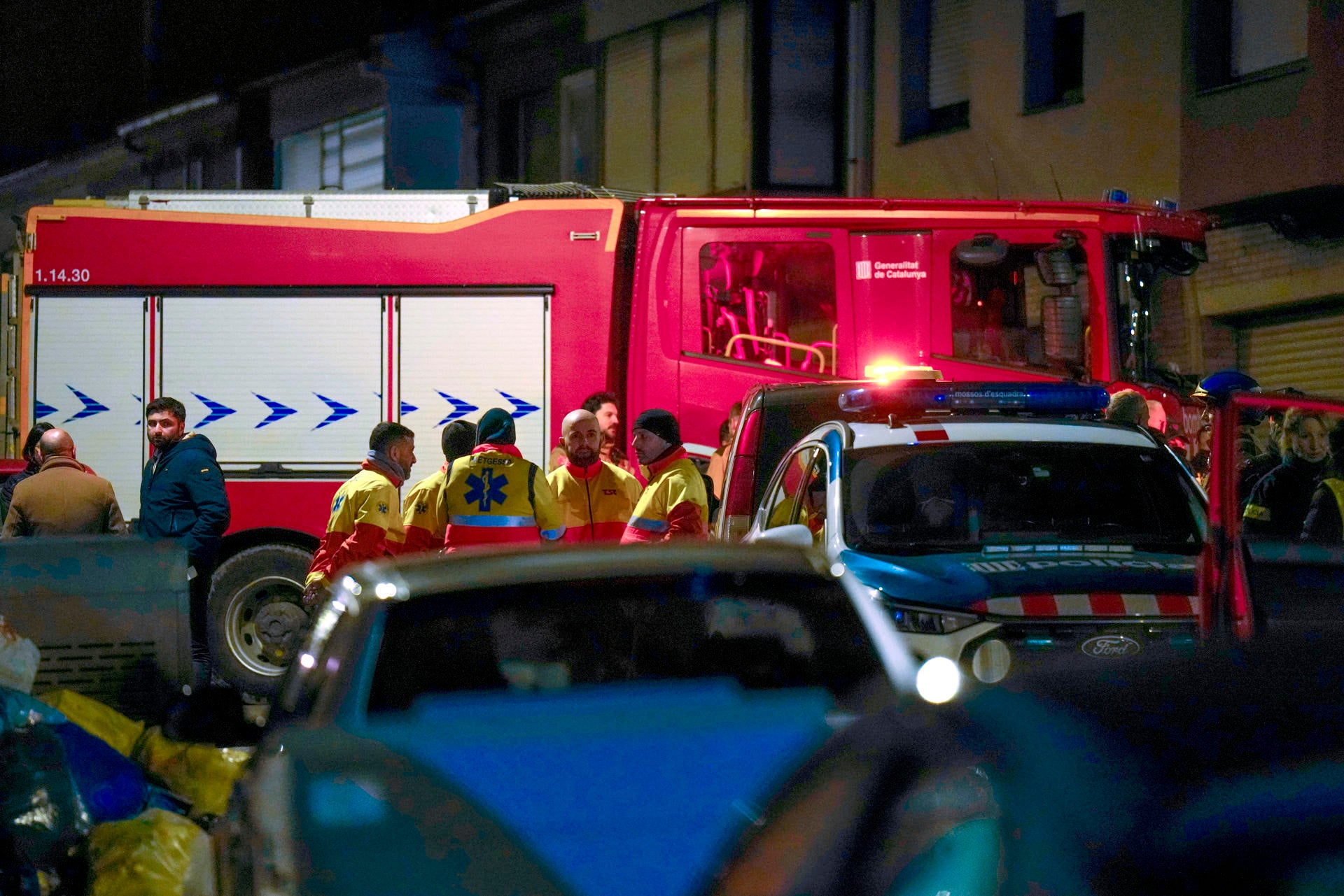 Mueren cinco adolescentes en el incendio de un bloque de pisos en Barcelona Mueren cinco adolescentes en el incendio de un bloque de pisos en Barcelona