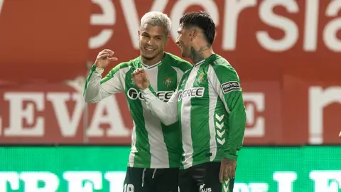 Cucho Hernández y Chimy Ávila celebran un gol. Cucho Hernández y Chimy Ávila celebran un gol.