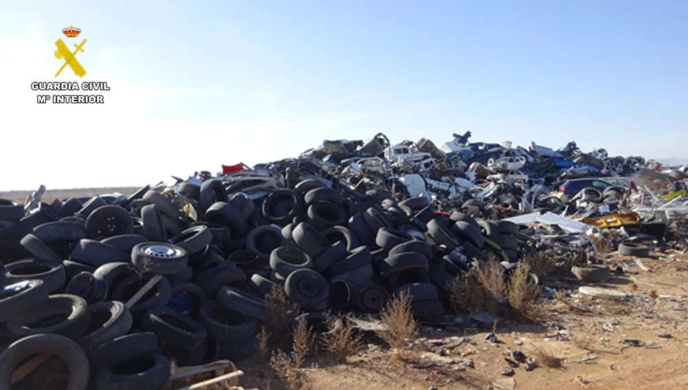 La Guardia Civil detecta un desguace con multitud de irregularidades graves en su gestión La Guardia Civil detecta un desguace con multitud de irregularidades graves en su gestión