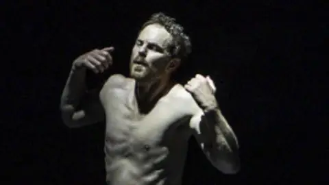 El coreógrafo y bailarín francés Boris Charmatz llega al Teatro Cánovas con Somnole El coreógrafo y bailarín francés Boris Charmatz llega al Teatro Cánovas con Somnole