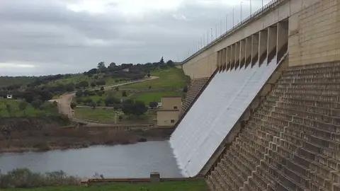 Una docena de estaciones de aforo del Guadiana superan el umbral aviso rojo, la mitad de ellas en Extremadura Una docena de estaciones de aforo del Guadiana superan el umbral aviso rojo, la mitad de ellas en Extremadura