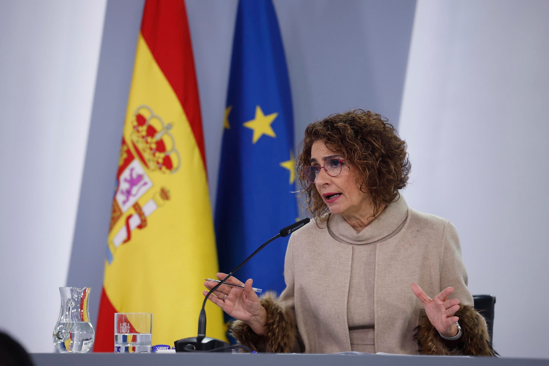 La vicepresidenta primera y ministra de Hacienda, María Jesús Montero, en rueda de prensa tras el Consejo de Ministros. La vicepresidenta primera y ministra de Hacienda, María Jesús Montero, en rueda de prensa tras el Consejo de Ministros.