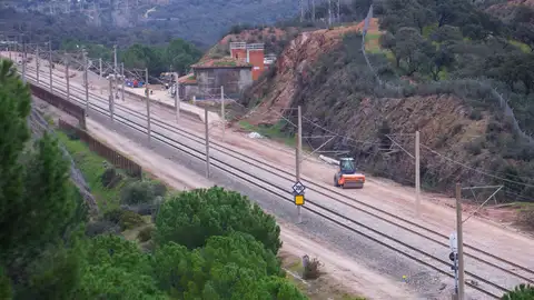 Trabajos en las vías del tren en el lugar del accidente de trenes de Adamuz. Trabajos en las vías del tren en el lugar del accidente de trenes de Adamuz.