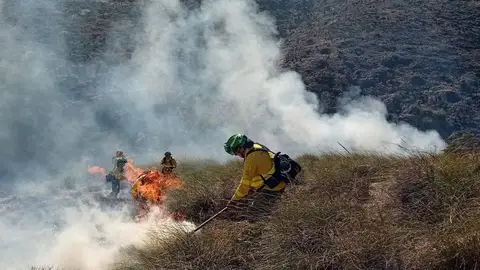 Incendio forestal en Carboneras (Almería). Incendio forestal en Carboneras (Almería).