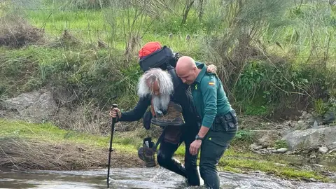 Rescatan a un peregrino de 75 años que se desorientó por Riolobos cuando hacía el Camino de Santiago Rescatan a un peregrino de 75 años que se desorientó por Riolobos cuando hacía el Camino de Santiago