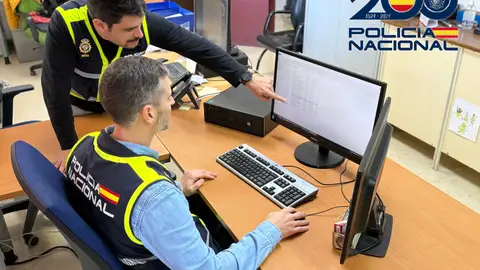 La Policía Nacional destapa una estafa amorosa de más de 216.000 euros a una mujer de Almería La Policía Nacional destapa una estafa amorosa de más de 216.000 euros a una mujer de Almería