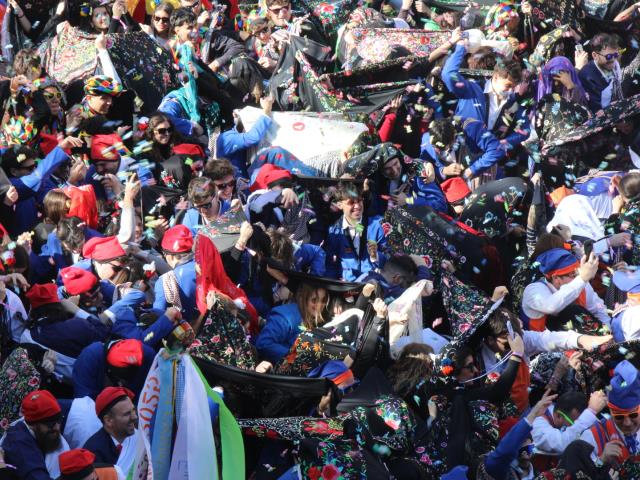 Les Comparses més multitudinàries de la història reforcen el model festiu malgrat actes incívics puntuals condemnats per la FAC Les Comparses més multitudinàries de la història reforcen el model festiu malgrat actes incívics puntuals condemnats per la FAC