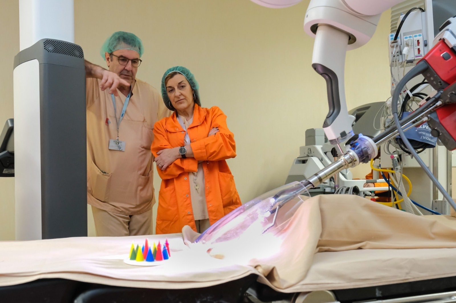 Un cáncer de próstata, primera intervención que se realizará con el nuevo robot Da Vinci Single Port de Valdecilla Un cáncer de próstata, primera intervención que se realizará con el nuevo robot Da Vinci Single Port de Valdecilla