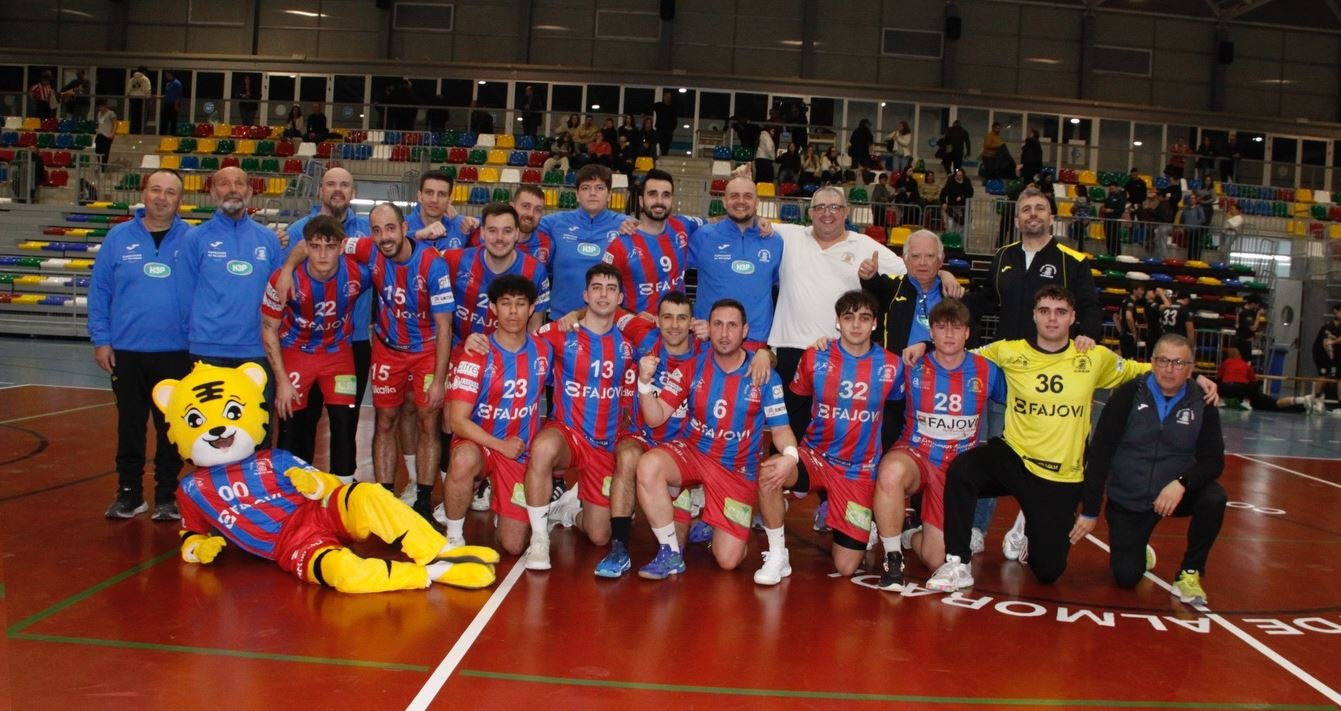 El Club Balonmano Almoradí venció al Sueca (32-24) y no se descuelga de los puestos altos de Segunda Nacional El Club Balonmano Almoradí venció al Sueca (32-24) y no se descuelga de los puestos altos de Segunda Nacional