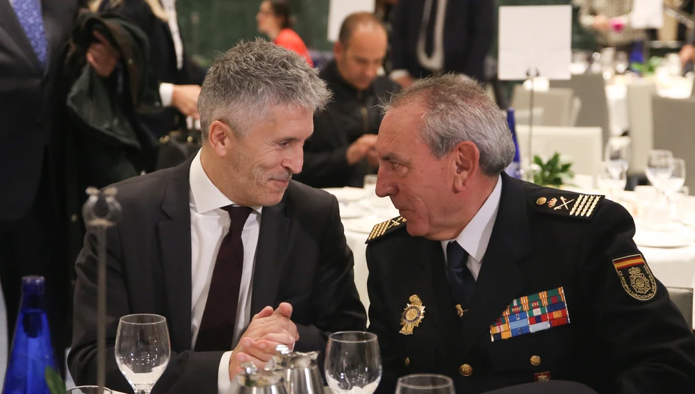 Marlaska junto al DAO de la Policía Nacional, José Ángel González. Marlaska junto al DAO de la Policía Nacional, José Ángel González.