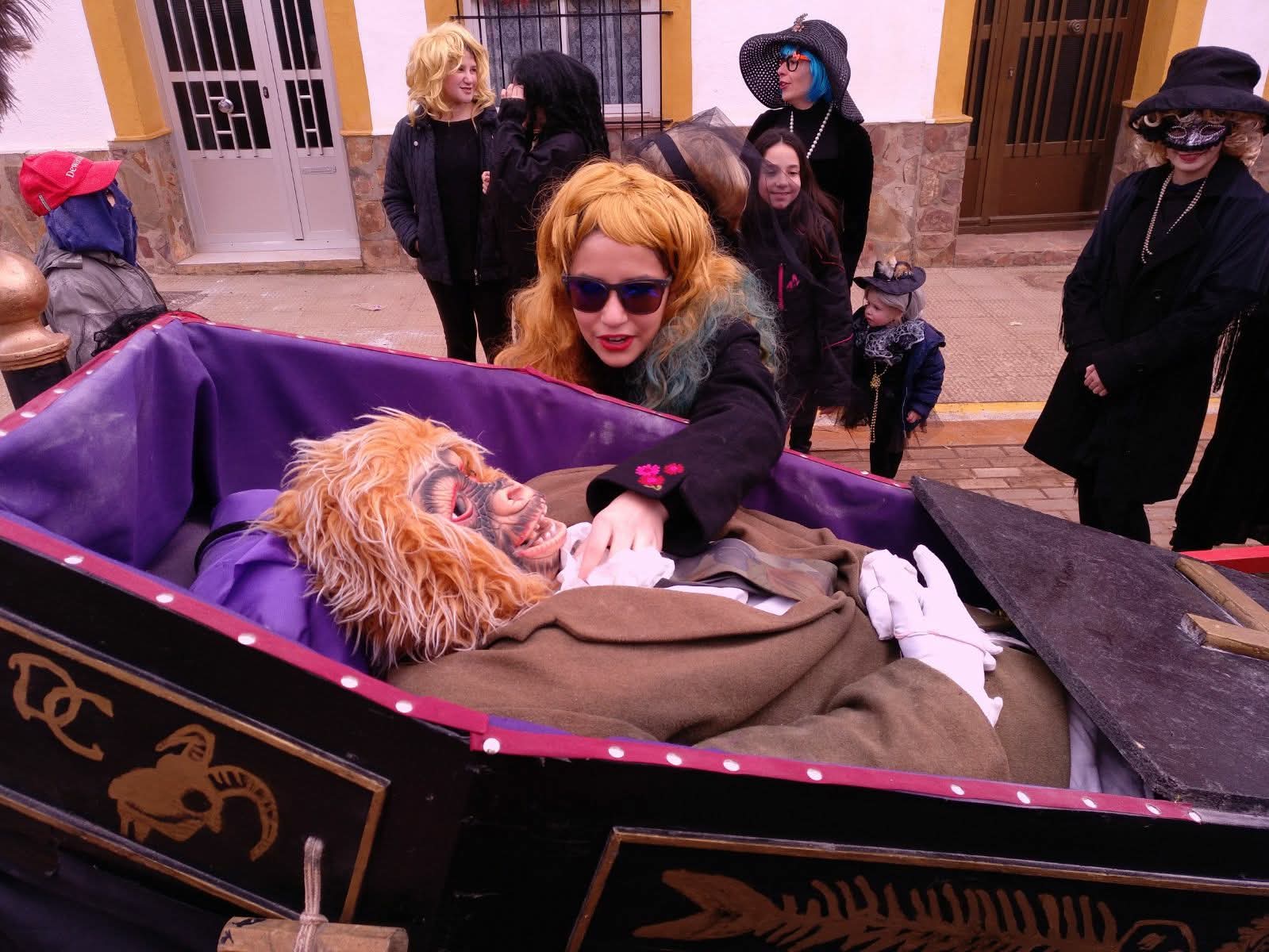 El "agüelo" y "los ceniceros" hacen único el Miércoles de Ceniza en Castellar de Santiago El "agüelo" y "los ceniceros" hacen único el Miércoles de Ceniza en Castellar de Santiago