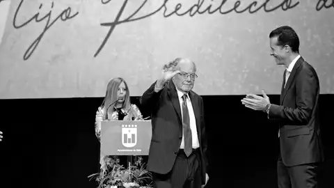 Joaquín Planelles Guarinos, durante el acto de su nombramiento como Hijo Predilecto de Elda. Joaquín Planelles Guarinos, durante el acto de su nombramiento como Hijo Predilecto de Elda.