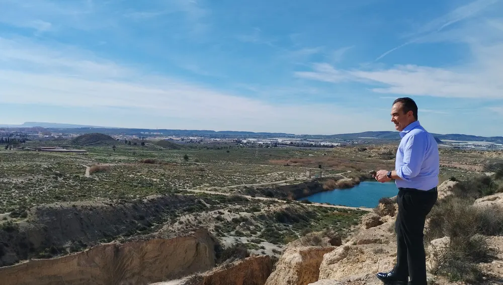 El concejal de urbanismo Antonio Peral en Rabasa El concejal de urbanismo Antonio Peral en Rabasa