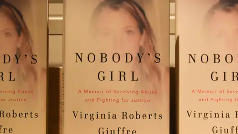 Portada del libro de memorias de Virginia Giuffre Quién era Virginia Giuffre, la única víctima que denunció al expríncipe Andrés: "Creía que acostarse conmigo era su derecho"