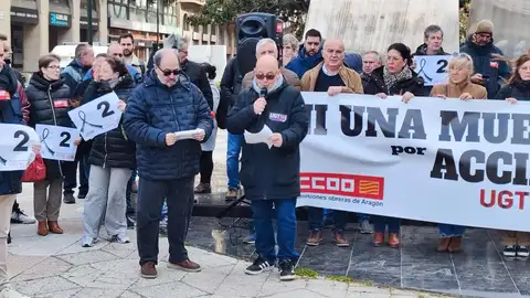 Los delegados de UGT y CCOO se han concentrado en el paseo Constitución de Zaragoza Los delegados de UGT y CCOO se han concentrado en el paseo Constitución de Zaragoza