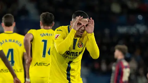 Mikautadze ya lidera el ataque del Villarreal Mikautadze ya lidera el ataque del Villarreal