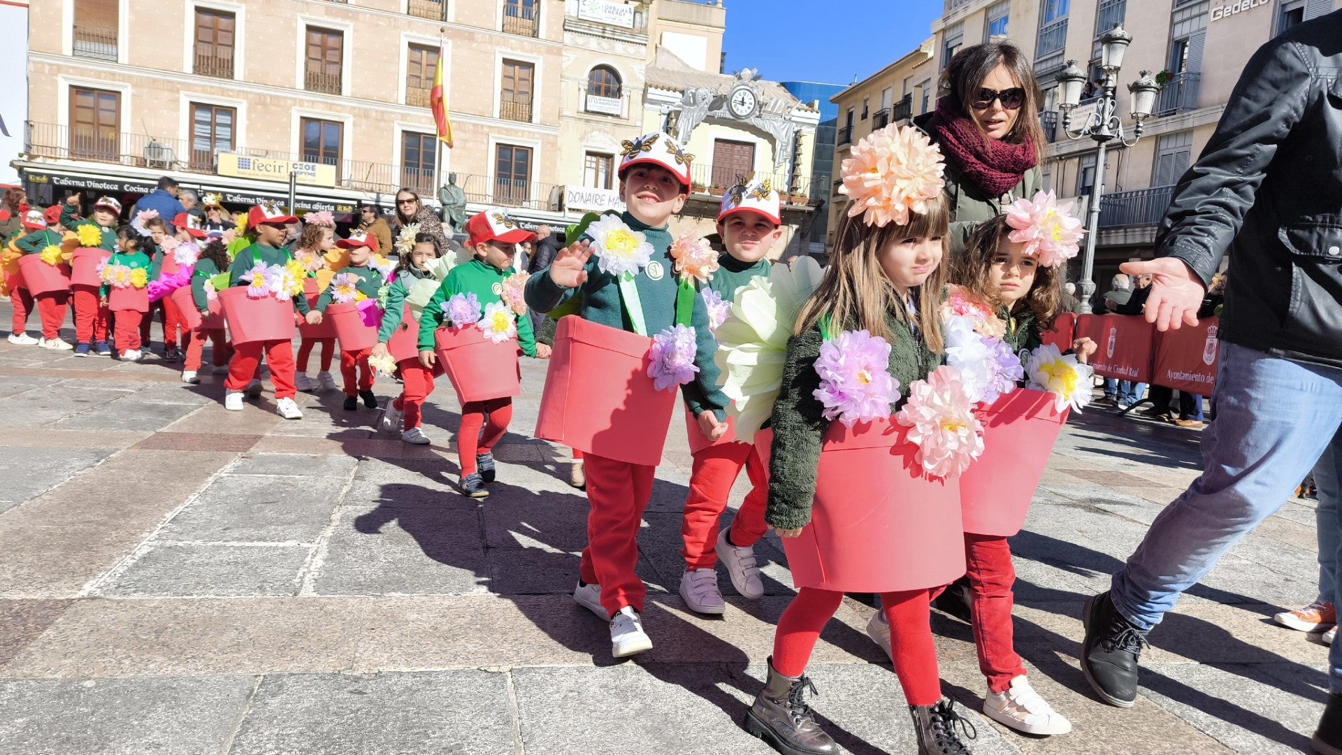 Más de 4.000 escolares llenan de color y alegría el Desfile Escolar de Carnaval de Ciudad Real Más de 4.000 escolares llenan de color y alegría el Desfile Escolar de Carnaval de Ciudad Real