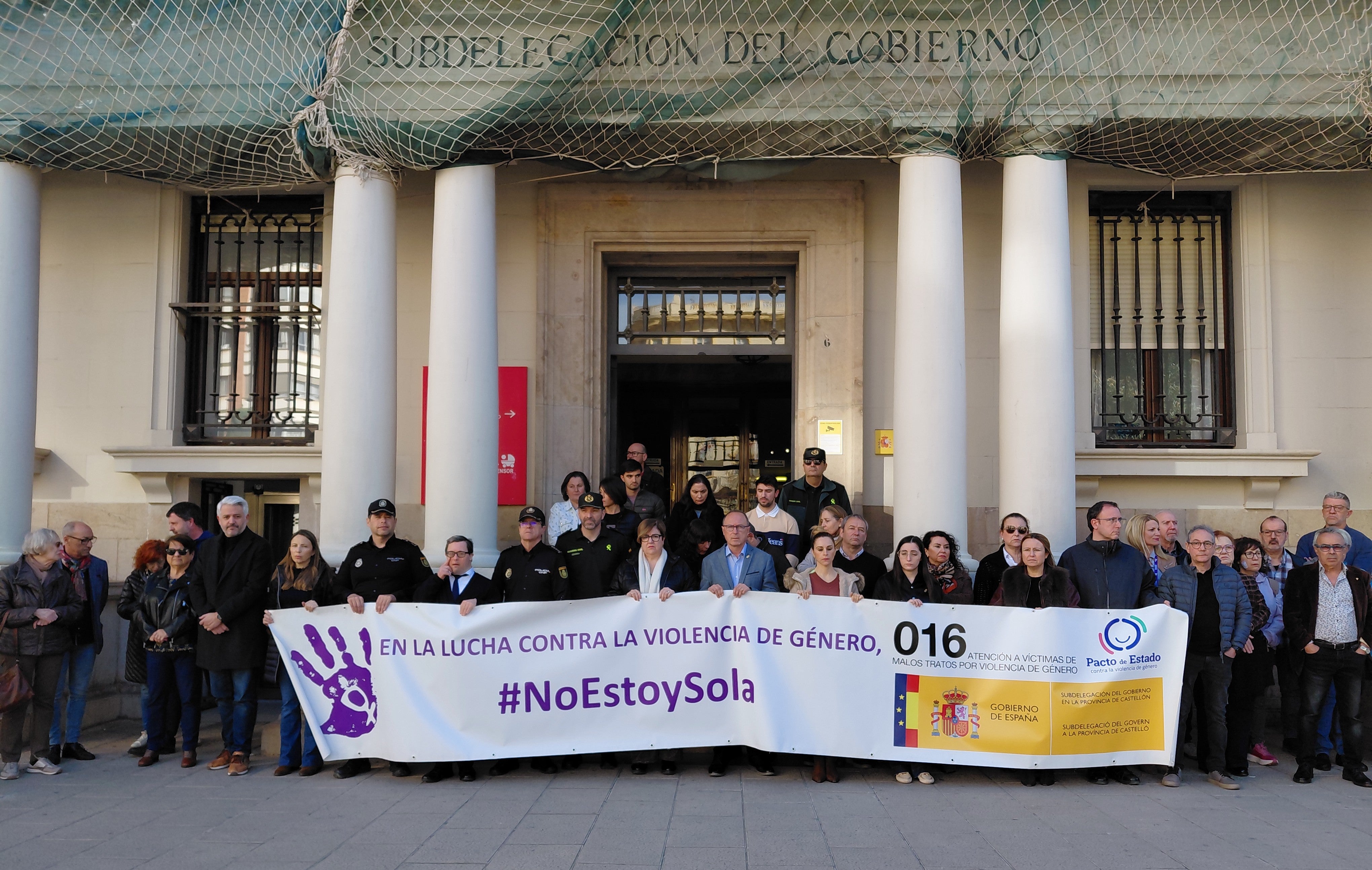 Castellón guarda un minuto de silencio por los asesinatos machistas Castellón guarda un minuto de silencio por los asesinatos machistas