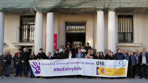 García Valls preside el minuto de silencio en condena por los asesinatos por violencia machista y vicaria cometidos en Xilxes y Madrid García Valls preside el minuto de silencio en condena por los asesinatos por violencia machista y vicaria cometidos en Xilxes y Madrid