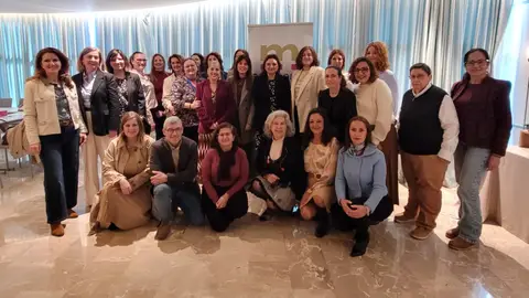Más de 1.200 empresarias representadas en el II Foro Provincial de Mujeres Empresarias de Pequeños Municipios se comprometen a aunar fuerzas para aumentar su competitividad Más de 1.200 empresarias representadas en el II Foro Provincial de Mujeres Empresarias de Pequeños Municipios se comprometen a aunar fuerzas para aumentar su competitividad