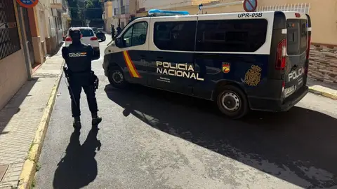 Agente de la Policía Nacional durante un dispositivo Agente de la Policía Nacional durante un dispositivo