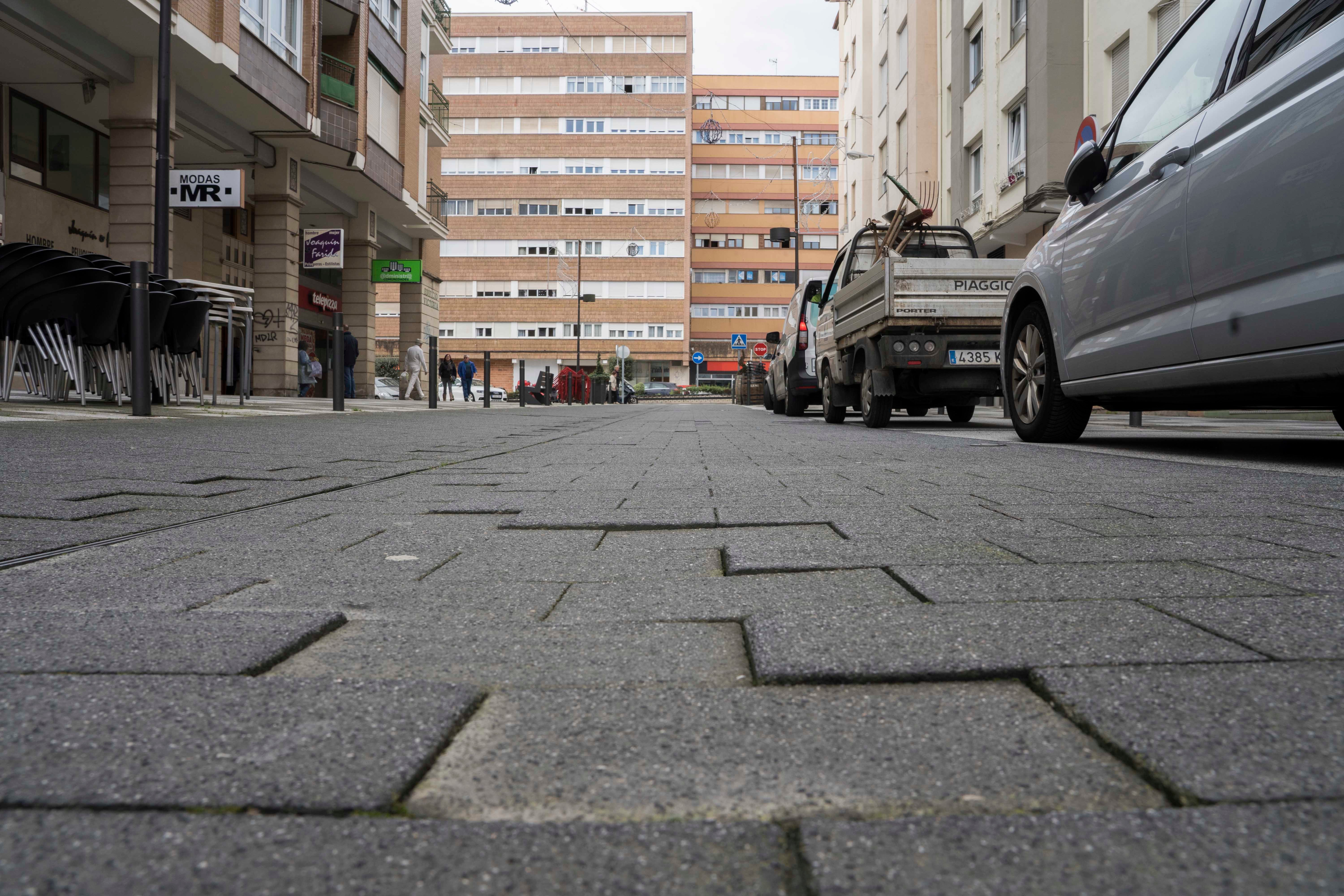 Las calles Eulogio Fernández Barros y Constitución de Camargo se cierran al tráfico desde el lunes de 8.00 a 20.00 horas Las calles Eulogio Fernández Barros y Constitución de Camargo se cierran al tráfico desde el lunes de 8.00 a 20.00 horas