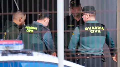 El hombre detenido por supuestamente asesinar a su exmujer de 48 años y a su hija de 12 en Xilxes (Castellón) pasa a disposición judicial este viernes. El hombre detenido por supuestamente asesinar a su exmujer de 48 años y a su hija de 12 en Xilxes (Castellón) pasa a disposición judicial este viernes.