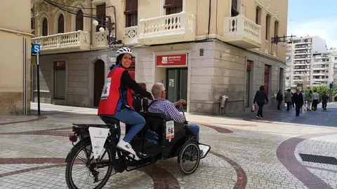 Elche ha reactivado sus paseos gratuitos para personas mayores y con movilidad reducida. Elche ha reactivado sus paseos gratuitos para personas mayores y con movilidad reducida.