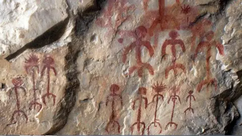 Una decena de enclaves de arte rupestre extremeños cuentan con balizas informativas para facilitar su visita Una decena de enclaves de arte rupestre extremeños cuentan con balizas informativas para facilitar su visita