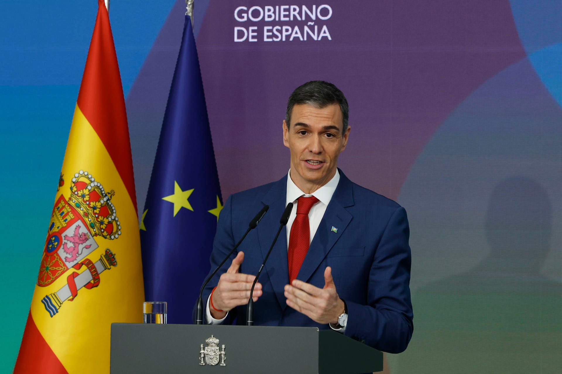 Pedro Sánchez carga contra los discursos de odio hacia el pueblo gitano: "Vamos a combatirlos con la fuerza del Estado de Derecho" Pedro Sánchez carga contra los discursos de odio hacia el pueblo gitano: "Vamos a combatirlos con la fuerza del Estado de Derecho"