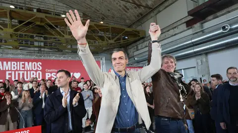El secretario general del PSOE y presidente del Gobierno de España, Pedro Sánchez, acompañado del secretario general del PSOE de Castilla y León, alcalde de Soria, Carlos Martínez El secretario general del PSOE y presidente del Gobierno de España, Pedro Sánchez, acompañado del secretario general del PSOE de Castilla y León, alcalde de Soria, Carlos Martínez