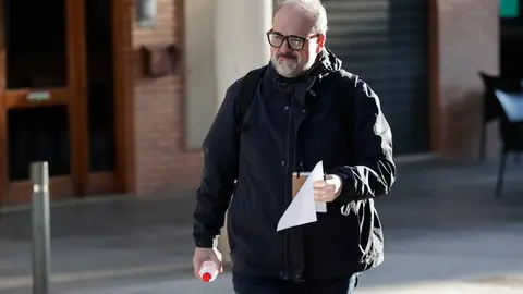 El exasesor del expresident de la Generalitat Carlos Mazón, Josep Lanuza, a su llegada al juzgado de Catarroja. El exasesor del expresident de la Generalitat Carlos Mazón, Josep Lanuza, a su llegada al juzgado de Catarroja.