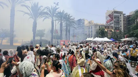 Una mascletà en la Plaza de Los Luceros de Alicante Una mascletà en la Plaza de Los Luceros de Alicante