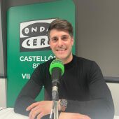 Carlos Delshorts en los estudios de Onda Cero Vila-real. 