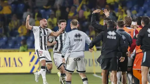 Los jugadores del Castellón celebran el empate en Las Palmas Los jugadores del Castellón celebran el empate en Las Palmas