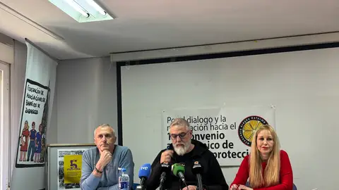 Alberto Echeverría (CCOO), Héctor García (CGT) y Angélica Mazo (UGT) Alberto Echeverría (CCOO), Héctor García (CGT) y Angélica Mazo (UGT)