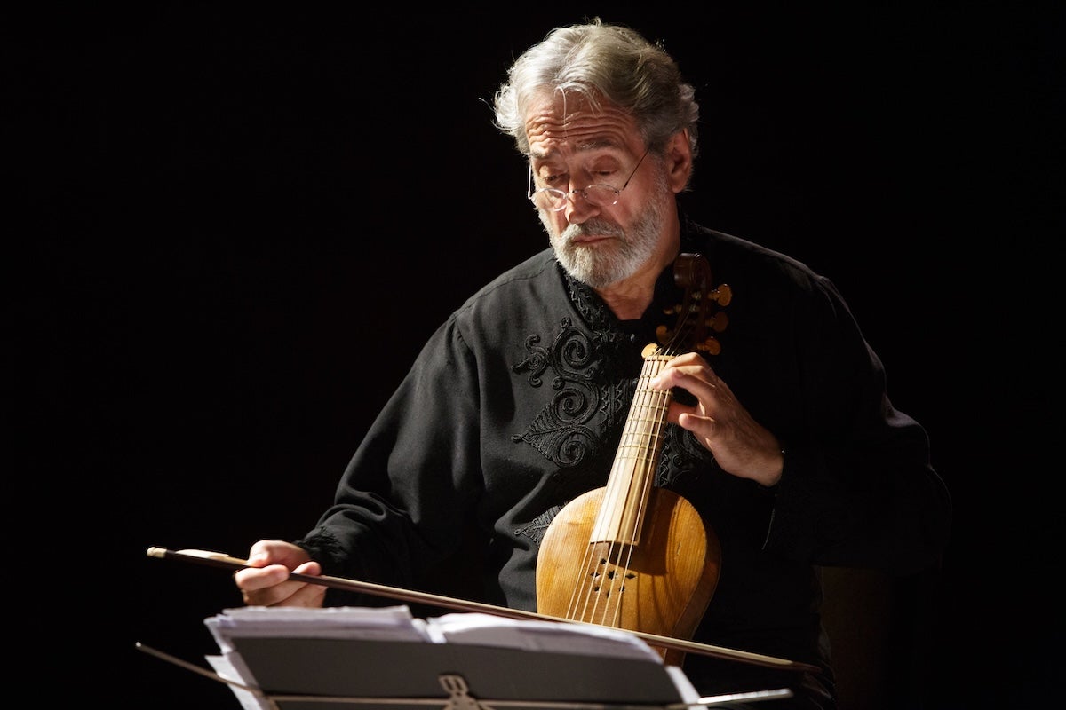 Jordi Savall: "Escuchar música siempre es hacer un viaje en el tiempo, con el sentido y con el espíritu" Jordi Savall: "Escuchar música siempre es hacer un viaje en el tiempo, con el sentido y con el espíritu"