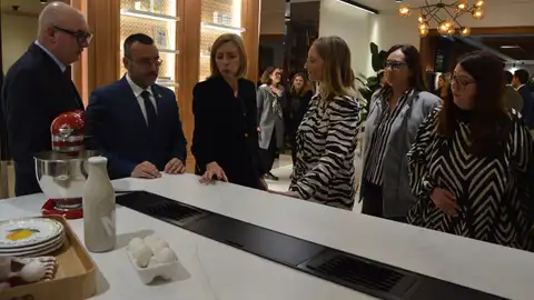 Porcelanosa impulsará en Vila-real una planta fotovoltaica de 30.000 m² que generará el 10% de su consumo eléctrico Porcelanosa impulsará en Vila-real una planta fotovoltaica de 30.000 m² que generará el 10% de su consumo eléctrico