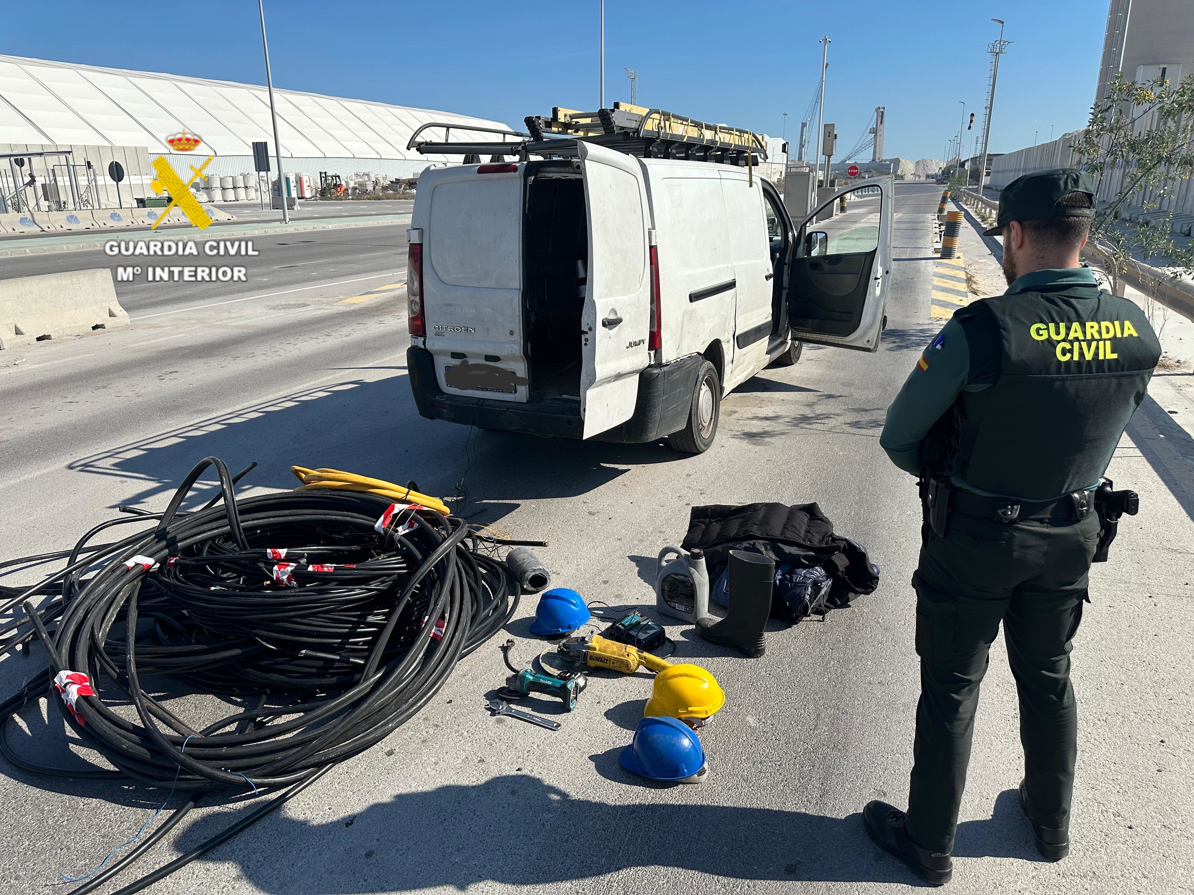 Detenidos en Benicàssim dos hombres con una furgoneta cargada de cobre sustraído Detenidos en Benicàssim dos hombres con una furgoneta cargada de cobre sustraído