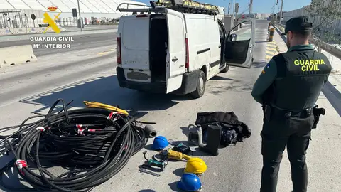 Detenidos en Benicàssim dos hombres con una furgoneta cargada de cobre sustraído Detenidos en Benicàssim dos hombres con una furgoneta cargada de cobre sustraído