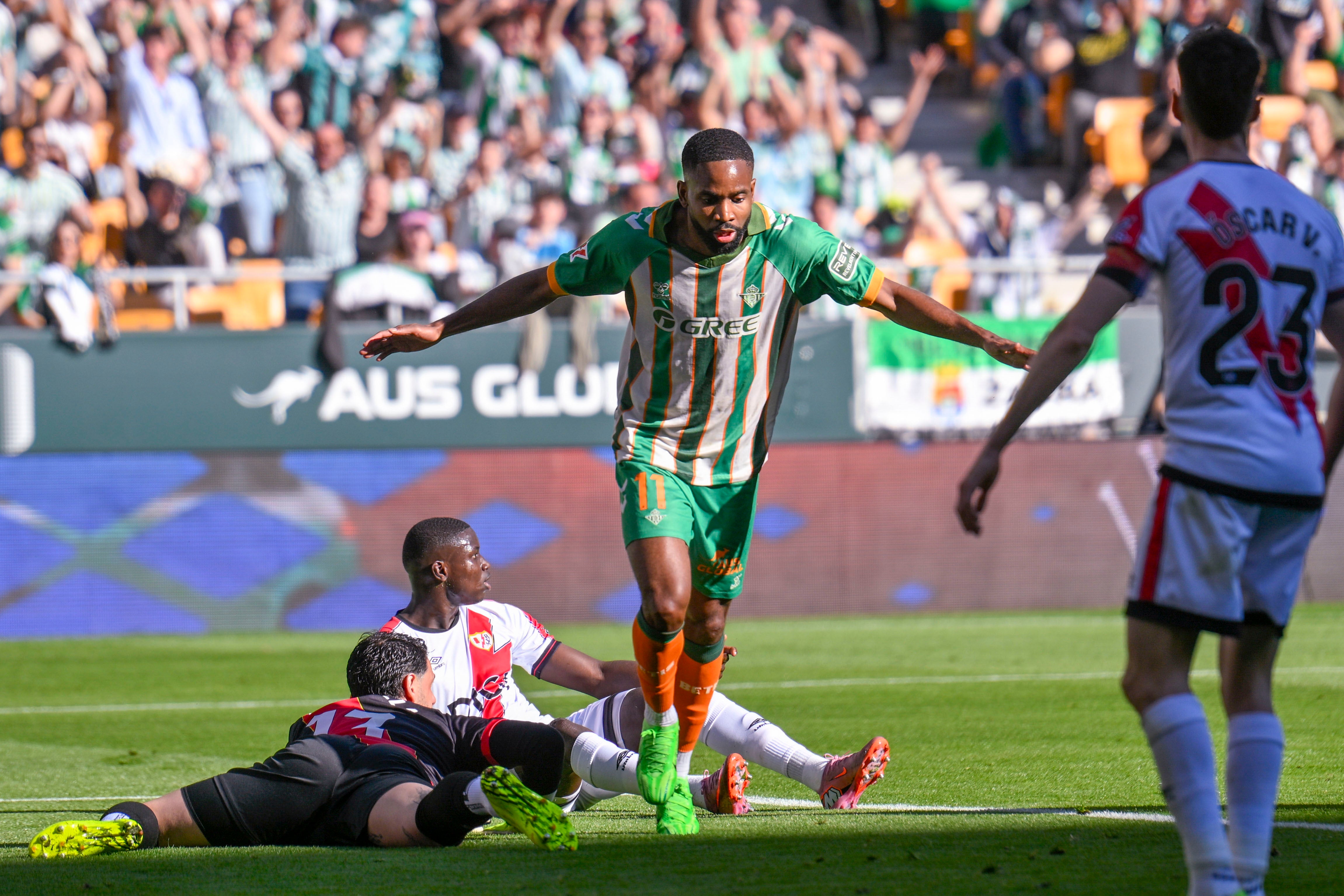 Bakambu y Ruibal, recuperados y listos para el derbi Bakambu y Ruibal, recuperados y listos para el derbi
