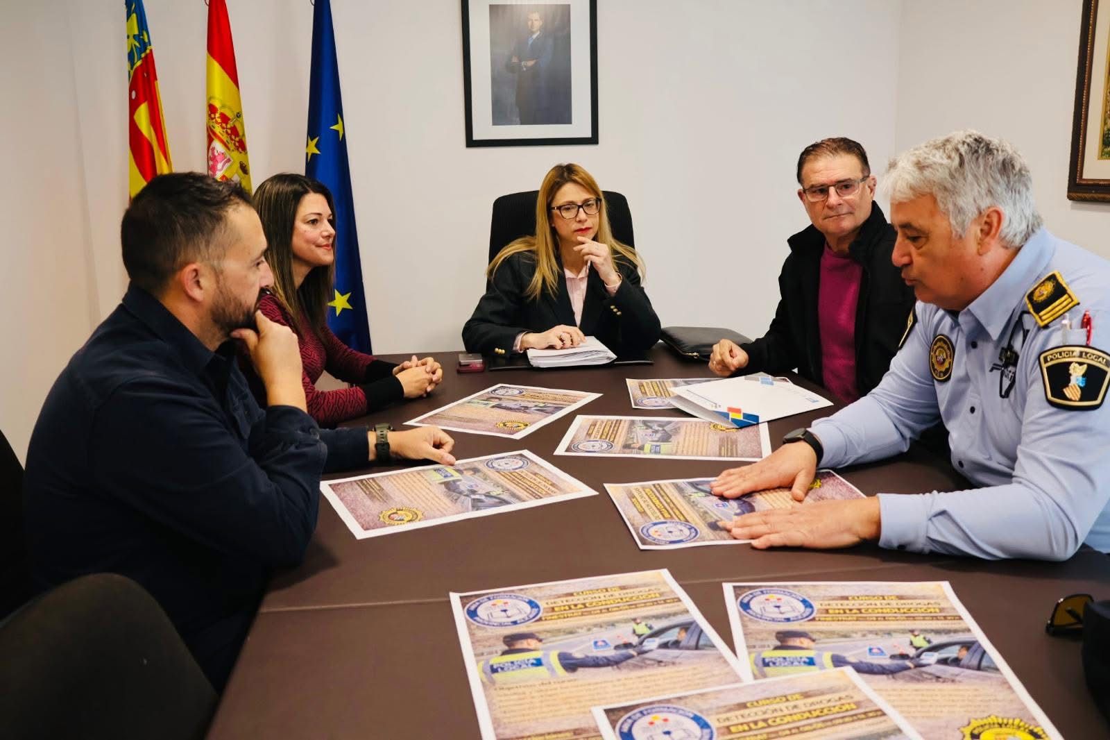 Finestrat forma a su Policía Local en detección de drogas Finestrat forma a su Policía Local en detección de drogas