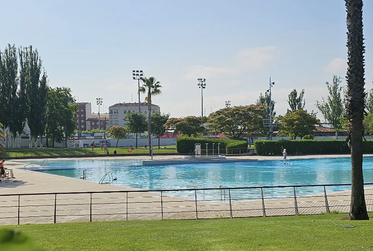 Calahorra inicia el proceso para regular la indumentaria en piscinas municipales Calahorra inicia el proceso para regular la indumentaria en piscinas municipales