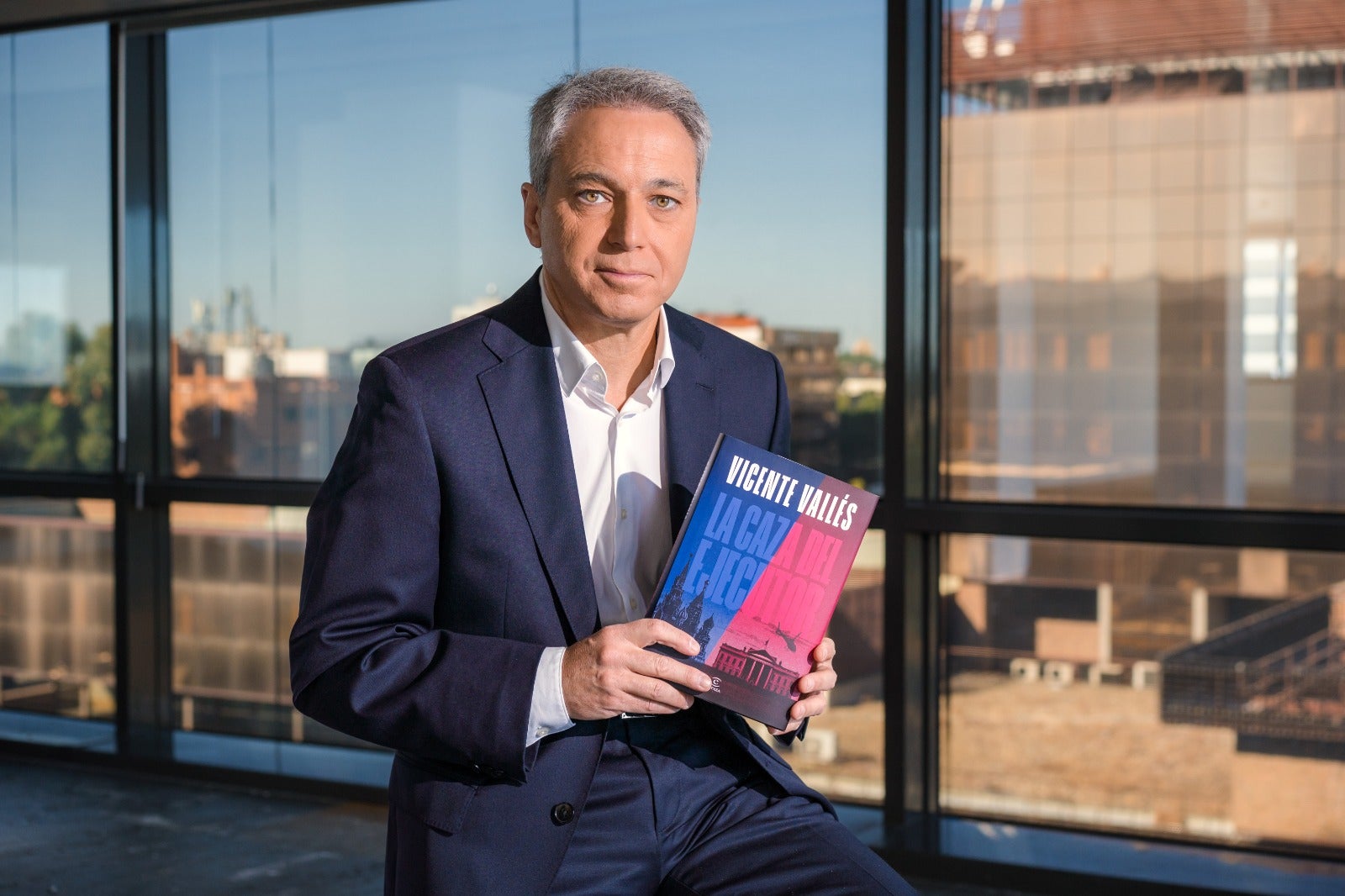 Vicente Vallés vuelve al tablero del espionaje global con un thriller que dispara la tensión geopolítica Vicente Vallés vuelve al tablero del espionaje global con un thriller que dispara la tensión geopolítica