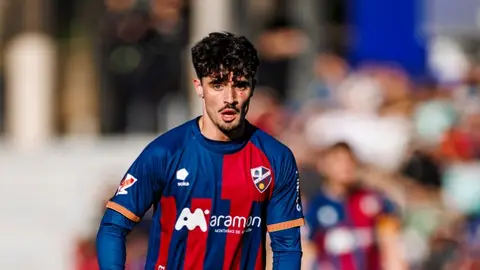 Javi Mier volvía ante el Mirandés tras una larga lesión Javi Mier volvía ante el Mirandés tras una larga lesión