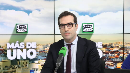 Carlos Cuerpo, ministro de Econom&iacute;a, en el estudio de Onda Cero/ Samuel Portillo